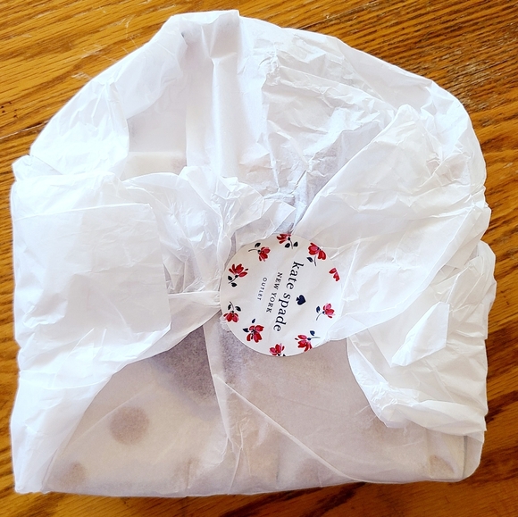 ๐50% OFF - NWTโผ๏ธ Kate Spade brand Wrapping Party Gift Box Crossbody - Picture 13 of 14